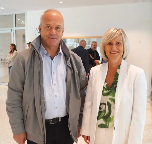 Bürgermeister Wolfgang Auer und Direktorin Julia Wenger. | Foto: Josef Wind