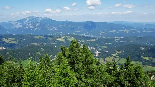 ... Schneeberg, Hohe Wand und ... | Foto: © Silvia Plischek