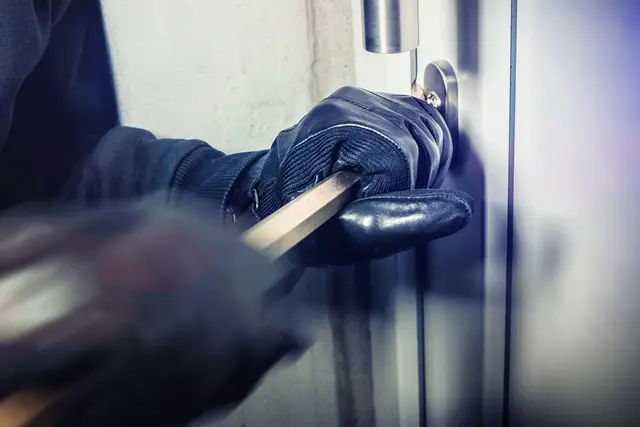 Falsche Polizisten und Einbrecher sorgten in Innsbruck für großen Schaden und hohe Beute. (Symbolbild) | Foto: smarterpix
