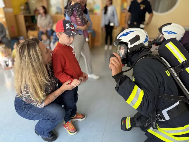 Spielerisch und praxisnah lernten die Kinder im Betriebskindergarten den richtigen Umgang mit Brandschutz – von Löschübungen im Garten bis hin zum Kennenlernen der Atemschutzausrüstung der Betriebsfeuerwehr. | Foto: Universitätsklinikum Tulln