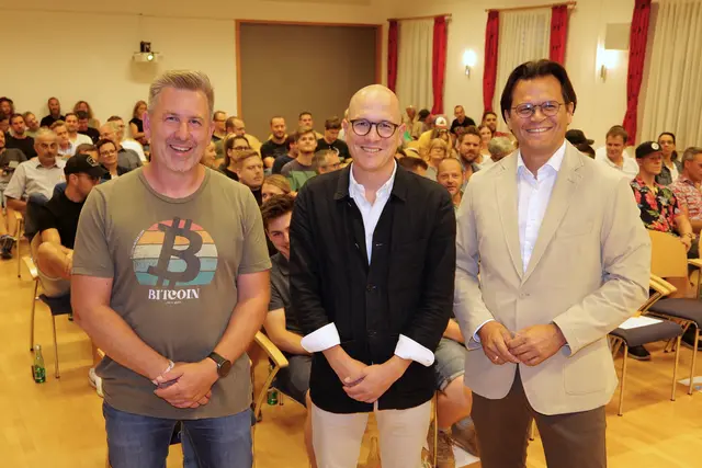 Stephan Vereno, Nico Jilch, Bürgermeister Bernhard Heinl. | Foto: Marktgemeinde Michelhausen