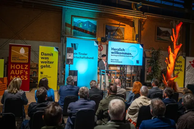 Bezirksgeschäftsführer Andreas Fili eröffnet die Bezirksgruppenhauptversammlung.  | Foto: Tiroler Wirtschaftsbund