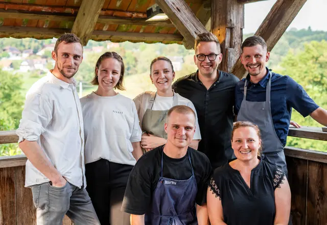 Die Teams vom "Broadmoar" und "Kabuff" bei der Ein-Jahres-Feier in Oisnitz | Foto: Levelup