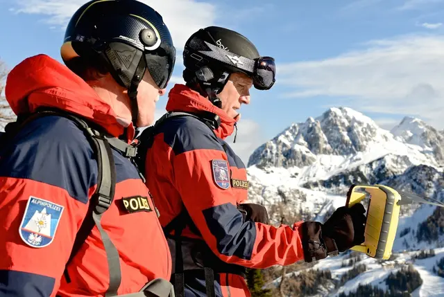 Hauptursachen für Notfälle in den Tiroler Alpen bleiben Selbstüberschätzung, fehlende Ausrüstung und plötzlich auftretende Wetterumschwünge. (Symbolbild) | Foto: Helmuth Weichselbraun