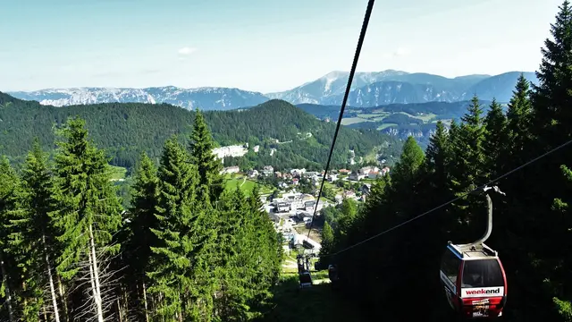 Mit der Gondelbahn hinauf auf den Hirschenkogel. ... | Foto: © Silvia Plischek