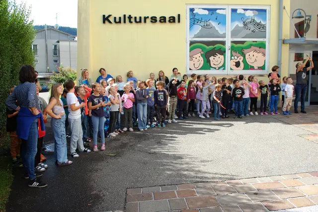 Für die 70 Schülerinnen und Schüler der Volksschule St. Peter-Freienstein war es ein erlebnisreicher Tag. | Foto: BFV Leoben/Tomsits