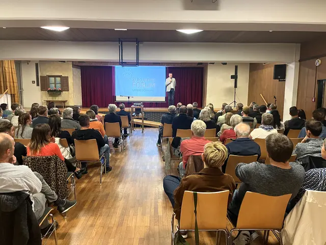 Alle Interessierten waren eingeladen, sich zu informieren und mitzudiskutieren. | Foto: Barbara Fluckinger