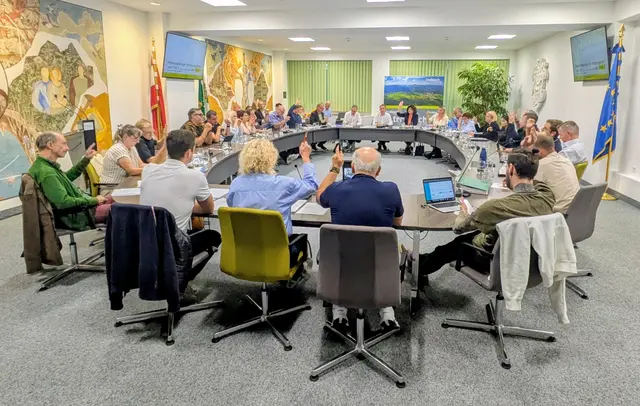 Um die städtischen Angebote langfristig zu sichern, wurden im Rahmen des Sparpakets Anpassungen bei den Gebühren und Tarifen beschlossen.  | Foto: Grill