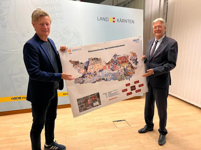Landessportdirektor Arthofer und Sportreferent Landeshauptmann Kaiser präsentieren die Österreichische Sportstättendatenbank | Foto: Büro LH Kaiser