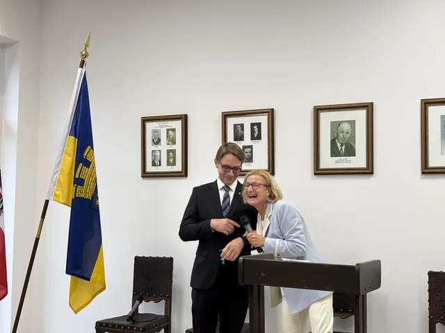 Vizebürgermeister Josef Anzenberger mit der Landeshauptfrau Mikl-Leitner. | Foto: Lina Chalusch