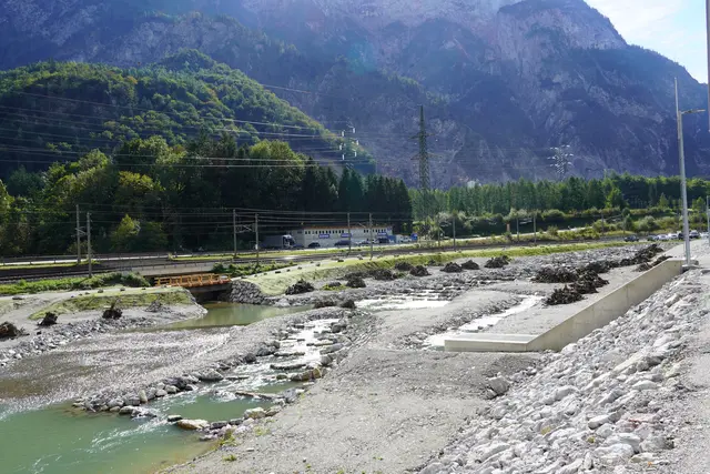 Die "alte" Salzach verläuft neben dem Kraftwerk | Foto: MeinBezirk/Johannes Brandner