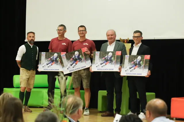 Bildgeschenke für Sponsoren bei der Jubiläumsfeier im Volkshaus Langenwang. | Foto: Polansky