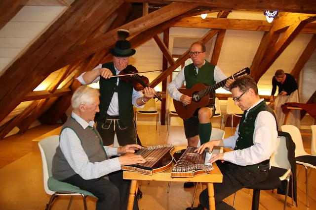 Die Fotzhobl Musi ließ es im Mozarthaus St. Gilgen herbstln.