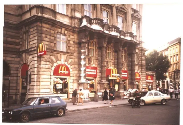 Die erste Wien-Filiale wurde 1986 am Schwarzenbergplatz eröffnet. | Foto: McDonald´s Österreich