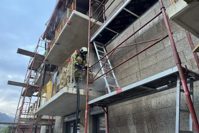 Die Feuerwehr führte Nachlöscharbeiten durch. | Foto: Feuerwehr Mittersill