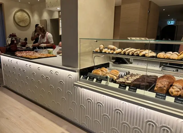 Nach 3 Monaten Umbauzeit, kann nun wieder der Verkauf im Geschäft getätigt werden.  | Foto: Mein Bezirk / Leonie Herrmann