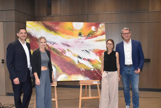 Ausstellungseröffnung bei der OSG: Landtagsabgeordneter Christian Dax, Künstlerin Susanne Dittrich, Tanja Steinprinz und OSG-Obmann Alfred Kollar | Foto: Michael Strini