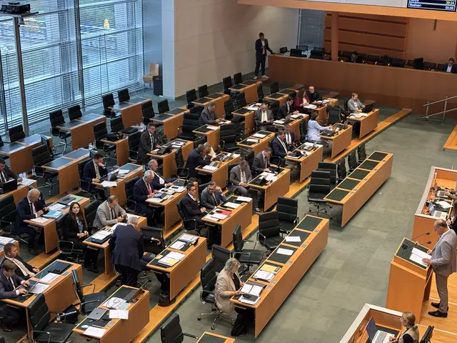 Die Demo fand während der Sitzung des Landtags statt. | Foto: Tanja Handlfinger