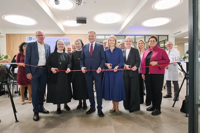 Landeshauptmann (LH) Thomas Stelzer (ÖVP) und Gesundheitslandesrätin LH-Stv. Christine Haberlander (ÖVP) bei der Eröffnung des Campus. | Foto: Land OÖ/Mayr