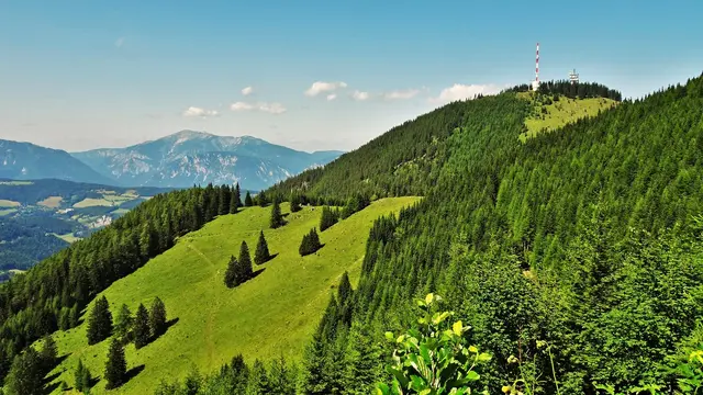 Der Sonnwendstein, einer der Höhepunkte am Semmering  | Foto: © Silvia Plischek