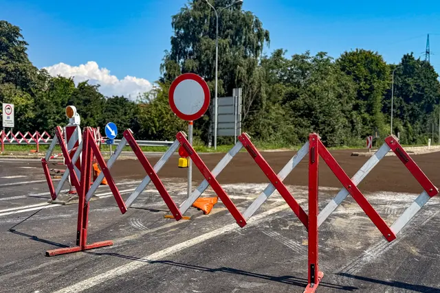 Straßensperre für mindestens 30 Minuten. (symbolfoto) | Foto: stock.adobe.com/at/FOTOKERSCHI 