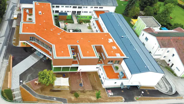 Das sanierte, neu gestaltete Schulgebäude in St. Oswald. | Foto: Hannes Reithmayr