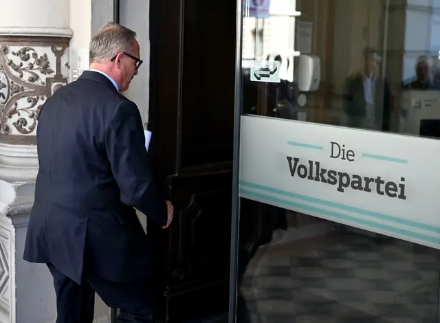 Die letzten Momente als ÖVP-Wien-Chef für Karl Mahrer. Vor versammelter Medienrunde erklärte er, dass er die persönlichen Konsequenzen für das schlechte Wahlergebnis tragen werde. | Foto:  ROLAND SCHLAGER / APA / picturedesk.com