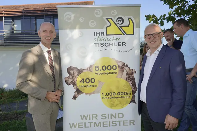 Wirtschaftslandesrat Willibald Ehrenhöfer und Landesinnungsmeister Rupert Christian Zach präsentierten die Wirtschaftsdaten. | Foto: Roman Schmidt