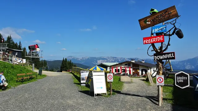 Vielfache Anregungen zu sportlichen Aktivitäten und zur Freizeitgestaltung beim Liechtensteinhaus.  | Foto: © Silvia Plischek
