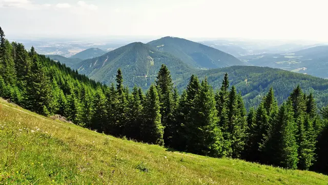 ... mit Blick zu den drei Ottern auf der rechten Seite und ... | Foto: © Silvia Plischek