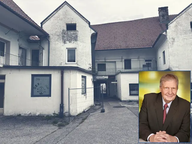 Trauriger Anblick: Das ehemalige Hotel in der Feldkirchner Innenstadt wurde verkauft. Seither wird auf Maßnahmen gewartet. | Foto: Verschönerungsverein Feldkirchen