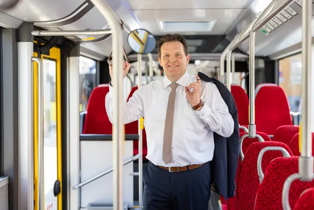 LR Zumtobel: „Es braucht für die Zukunft gesicherte Fördermöglichkeiten, um den Umstieg auf emissionslose Öffis stetig voranzutreiben." | Foto: Land Tirol/Steinlechner