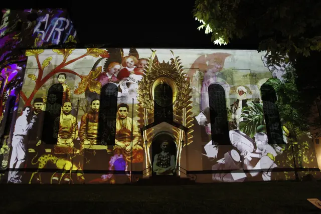 Der polnische Künstler Robert Sochacki setzt seine Arbeit in Zusammenhang mit den Jubiläumsfeierlichkeiten »Feldkirch einhundert« auf der Schattenburg und der Alten Dogana um. Für das begleitende Soundscape arbeitete er eng mit Studierenden der Stella Vorarlberg Privathochschule für Musik zusammen. | Foto: Archiv Robert Sochacki