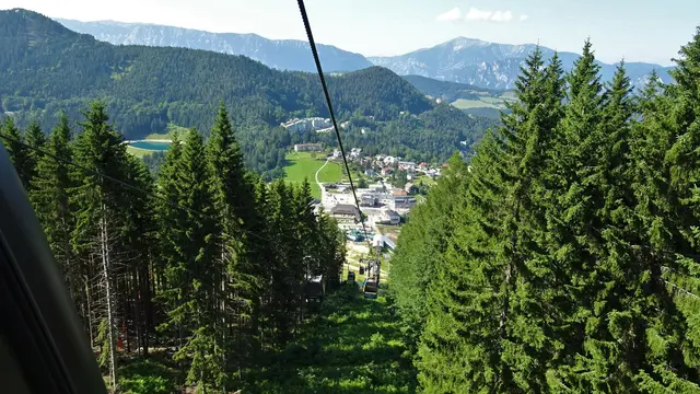 Talfahrt mit einem wunderschönen Tiefblick ... | Foto: © Silvia Plischek