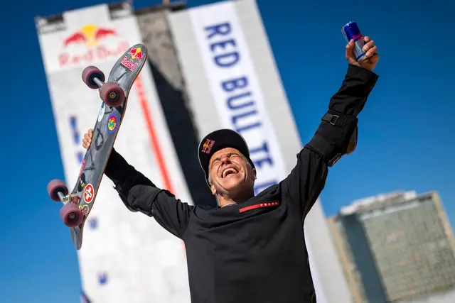 Der 50-Jährige hält seit gestern zwei neue Weltrekorde.  | Foto: Joerg Mitter / Red Bull Content Pool