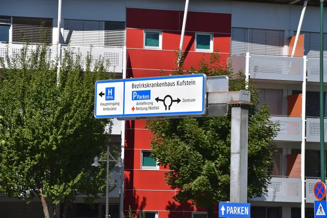 Die verletzte Pkw-Lenkerin wurde in das Krankenhaus Kufstein eingeliefert. | Foto: Barbara Fluckinger