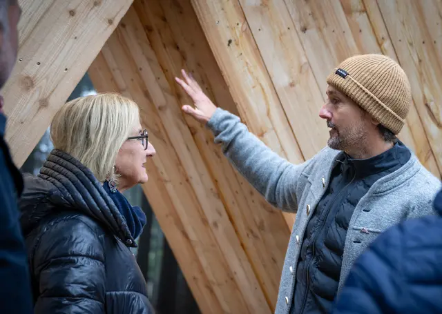 Landeshauptfrau Johanna Mikl-Leitner erinnerte an die schwierigen Anfänge, als aufgrund des Klimawandels Schneesicherheit und Liftbetrieb zunehmend infrage standen. | Foto: NLK Pfeffer
