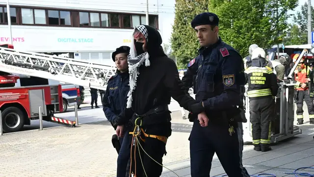 Mehrere Demonstrationen wurden vor dem Messezentrum abgehalten.  | Foto: Helmut Fohringer / APA / picturedesk.com