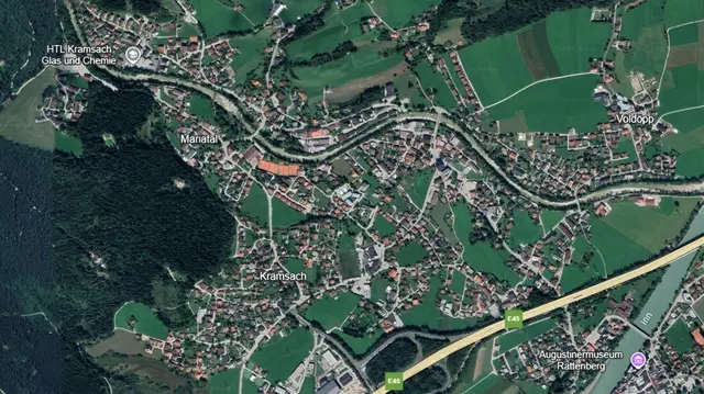 Kramsach: Der Verdächtige zeigte sich während der Amtshandlung uneinsichtig und erklärte, die Jugendlichen seien seinem Pkw zu nahe gekommen, weshalb er mit der Airsoft-Waffe hantiert habe, um sie abzuschrecken. | Foto: googleearth/MeinBezirk