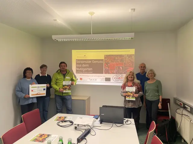„Natur im Garten“-Expertin Tanja Westfall-Greiter gab in Weingraben praktische Tipps zum Ernten, Lagern und Konservieren von Obst und Gemüse. | Foto: Vanessa Wittmann