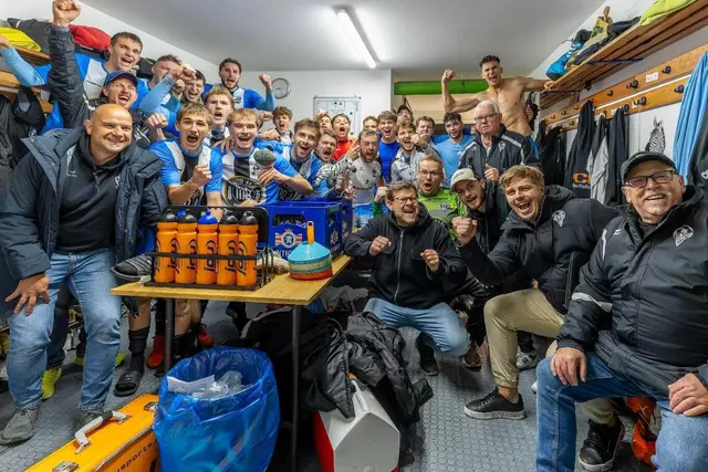 Großer Jubel beim TuS Krieglach über den ersten Saisonsieg. | Foto: A. Reschounig / TuS Krieglach