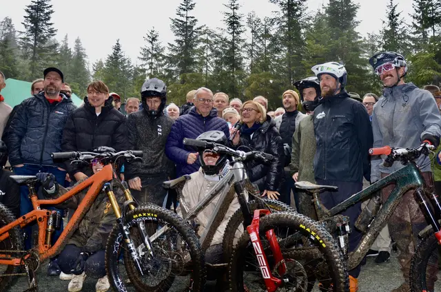 Eröffnung des neuen Bikelift in St. Corona mit Landeshauptfrau Johanna. Mikl-Leitner, Geschäftsführer der Wexl Arena und Wexl Trails Karl Morgenbesser (Mitte rechts) und Präsident der österreichischen Bundes-Sportorganisation Hans Niessl (Mitte links) | Foto: Elisabeth Peinsipp