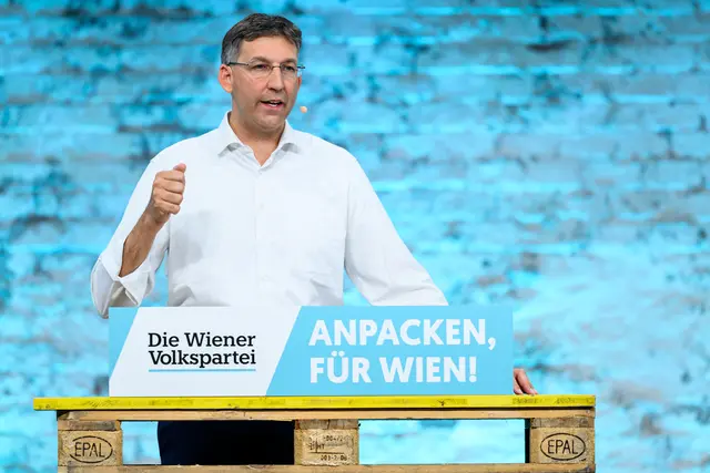 Markus Figl wurde von den Delegierten zum neuen Landesparteiobmann der ÖVP Wien gewählt. | Foto: MAX SLOVENCIK / APA / picturedesk.com