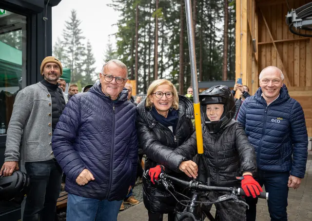 In St. Corona am Wechsel feierte die Wexl Arena ihr zehnjähriges Jubiläum und eröffnete den weltweit ersten Teichlift nur fürs Radeln. | Foto: NLK Pfeffer