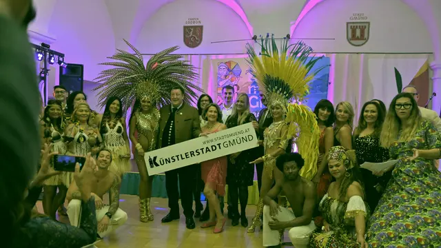 Die Tänzer der Eröffnungsfeier mit Bürgermeister Sepp Jury, Verônica Schell und Daniela Falcao