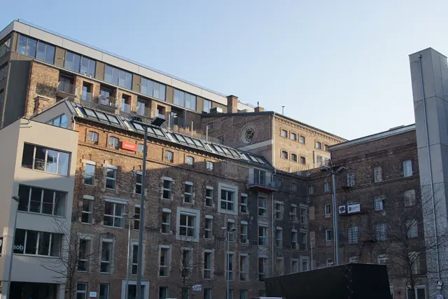 Weil man aufgrund der gekürzten Parteiförderung kleine(re) Brötchen backen muss, passt wohl der Ort des 38. Ordentlichen Landesparteitags der ÖVP: die Expedithalle, wo sich früher die Ankerbrotfabrik befand. (Archiv) | Foto: Alois Fischer