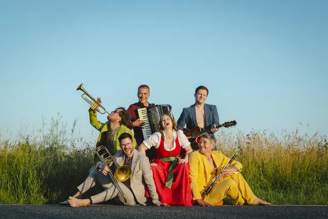 Die Global Kryner gaben am 26. September mit der Veröffentlichung ihrer neuen Single "Die With A Smile" den offiziellen Startschuss für ihr Comeback. | Foto: Astrid Bartl