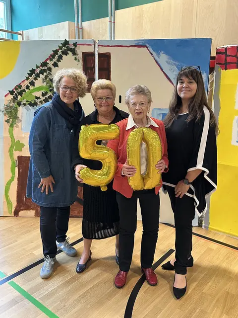 Mitten im Grünen feiert die Volksschule Stein 50 Jahre am Standort. | Foto: Pressler