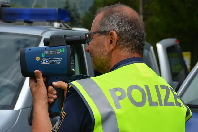 Durch die Geschwindigkeitsüberschreitung war die Abnahme des Führerscheins erforderlich. (SYMBOLBILD) | Foto: meinbezirk.at/lungau
