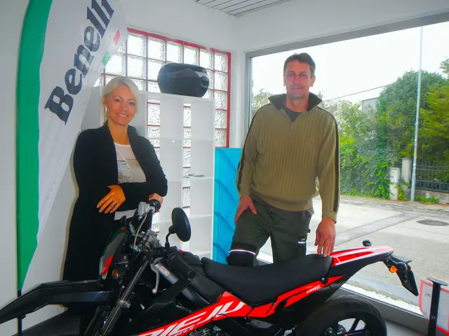 Gabriele und Hubert Furtner jun. eröffnen eine Moped-Motorrad und KFZ Werkstätte in Ottensheim. | Foto: Herbert Schöttl